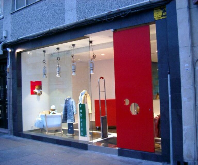 Local de Venta de Ropa para Niños SANMAR. A Coruña