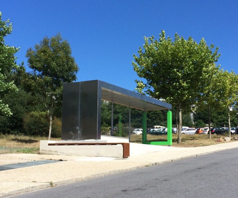 Marquesina Parada Bus Urbano, en Facultad de Ciencias._Universidade de Vigo