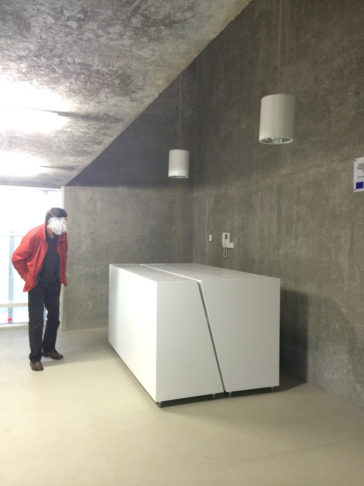 Dotación de Mobiliario de Espacio Conserjería, de Edificio CINTEX (antiguo MTI)_Universidade de Vigo